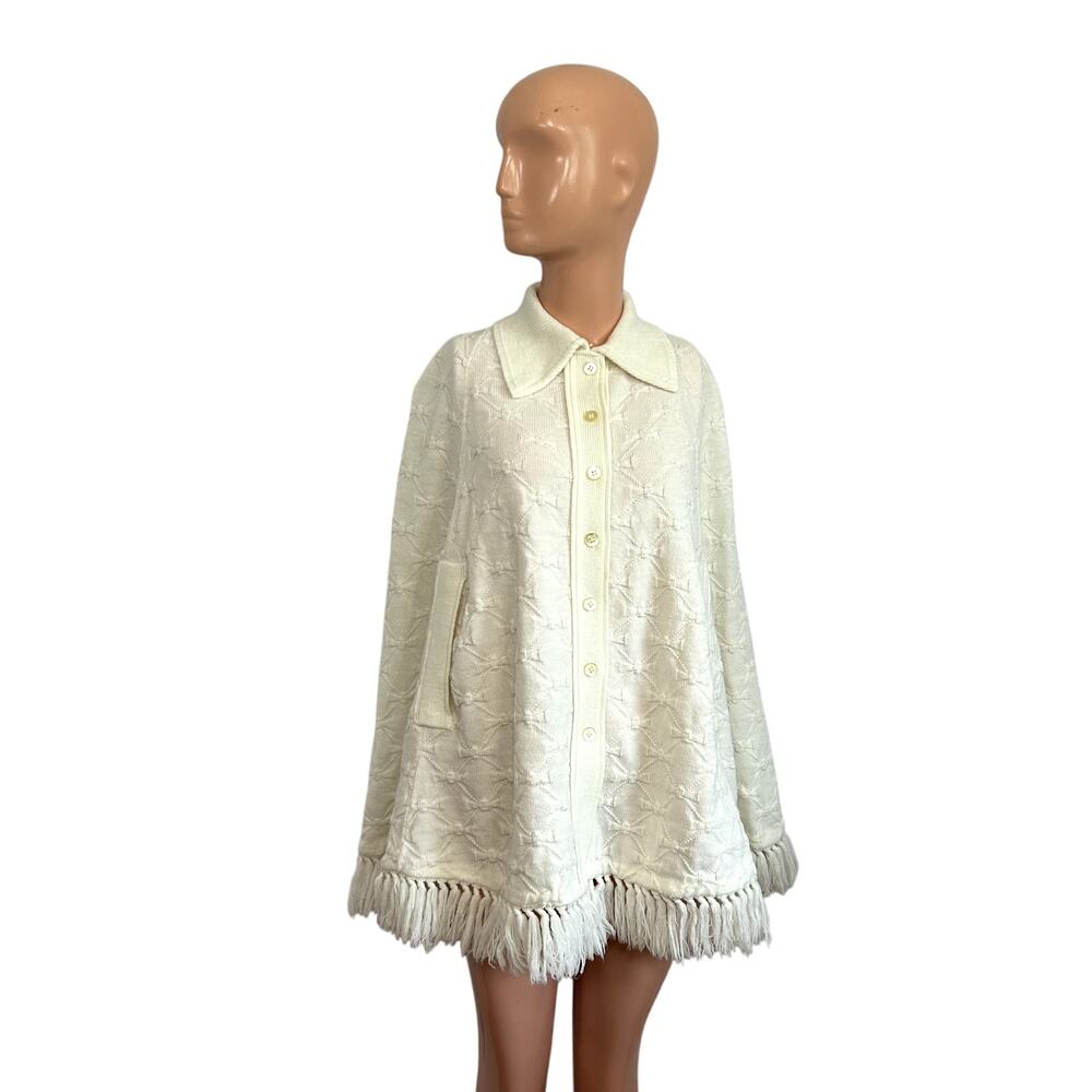 VTG 70s Cuddle Knit OS White Button Front Fringe Knit Poncho Cape Sweater Twee